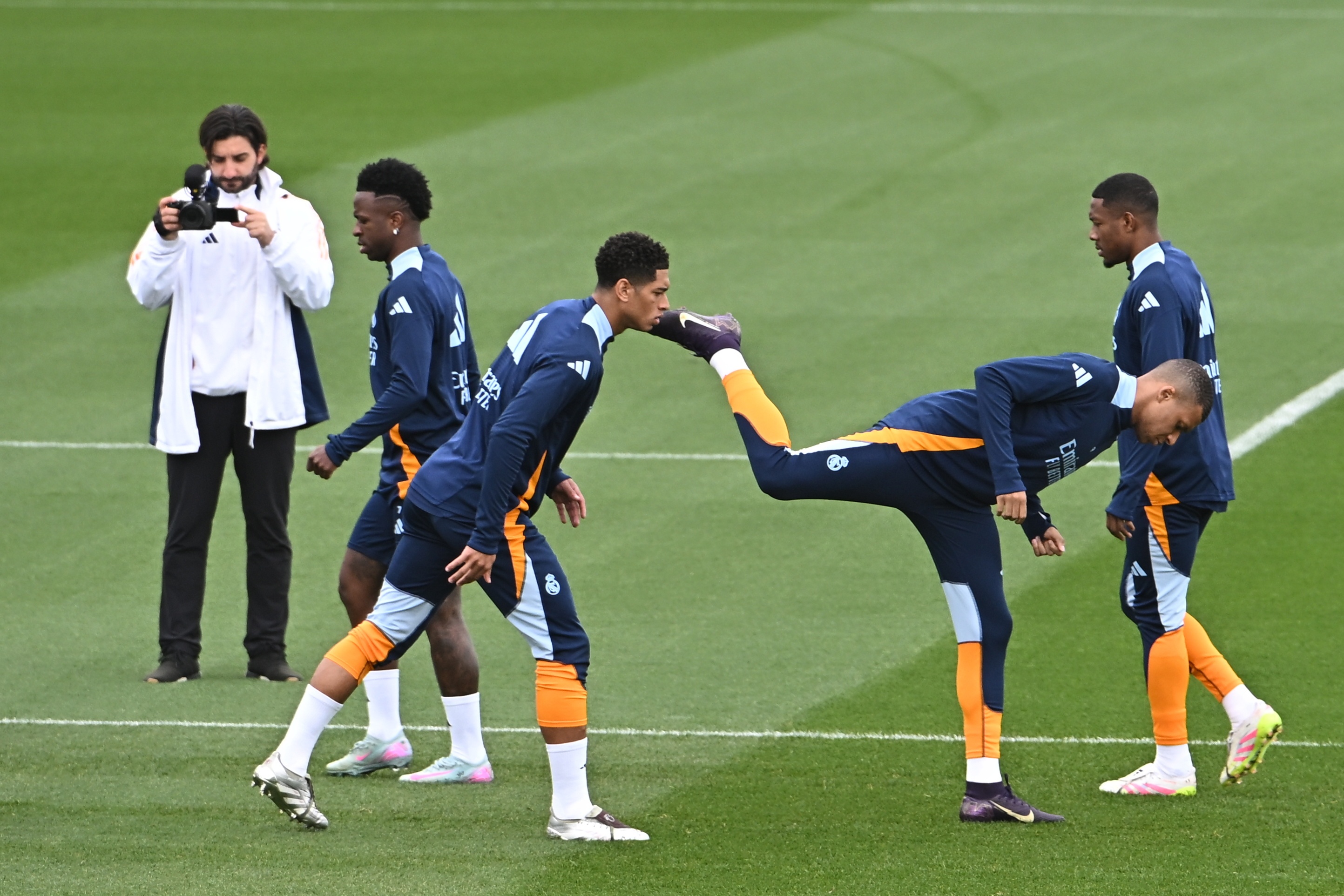 u8网页版-西媒:贝林和姆巴佩分别在伦敦和巴黎接受治疗,周四周五回马德里