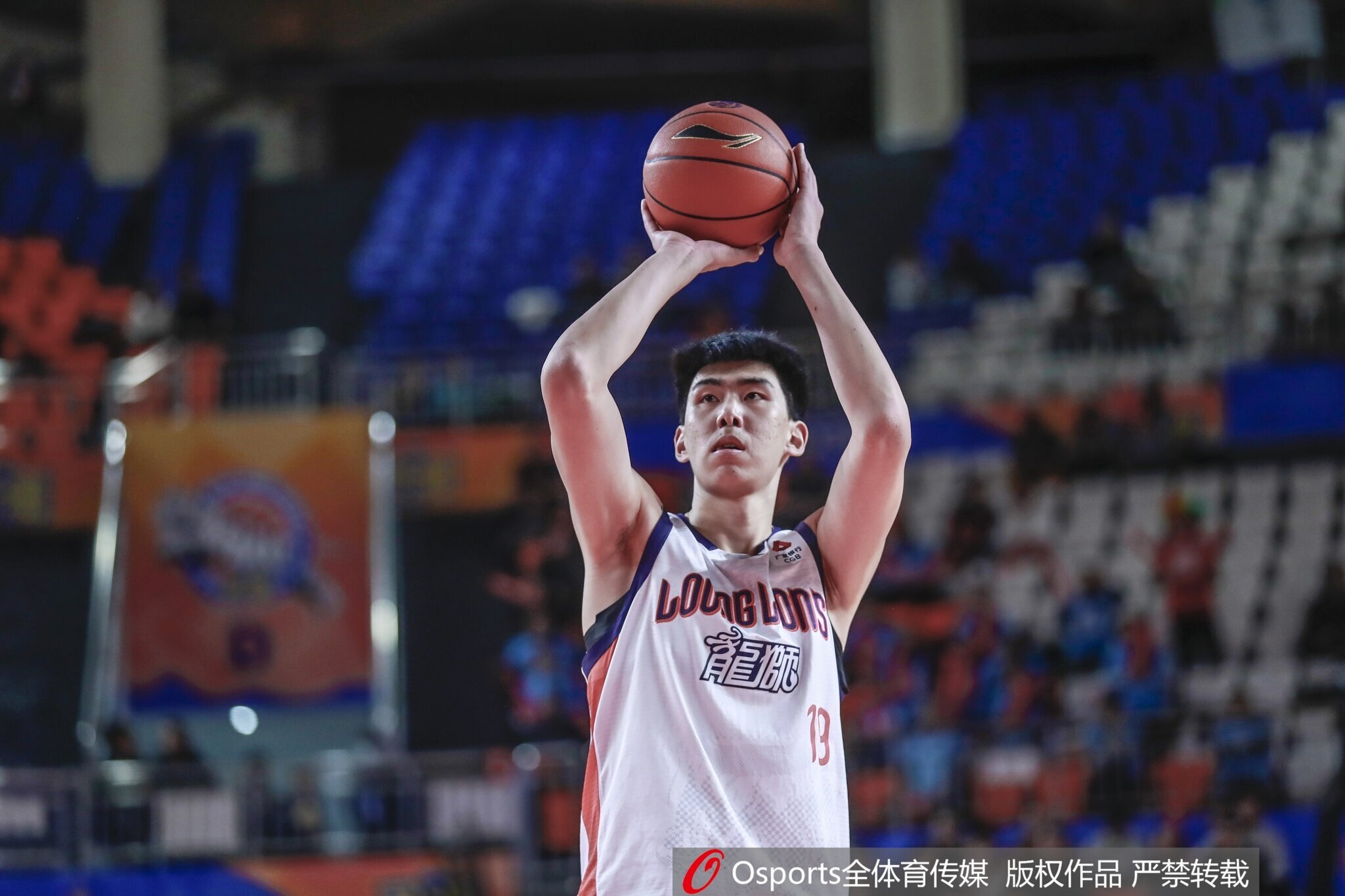 u8.com-攻防俱佳！徐昕9中7超高效拿下17分10板1助1断4帽