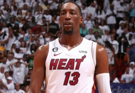 u8官方在线-首节战罢热火33-24领先老鹰，阿德巴约13分、里萨谢5分